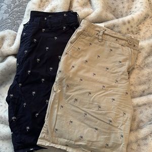 H and M 32 slim shorts blue and tan